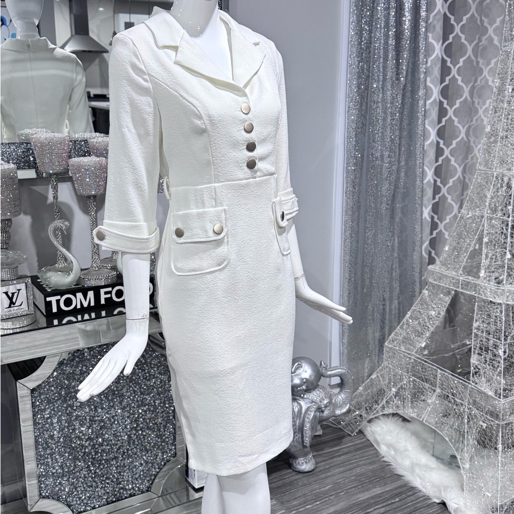 🆕🤍 Off-White Button-Down Dress - Picture 2 of 16